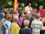 Vizebürgermeister Gradnitzer mit GR Elke Steinwender und Kindern